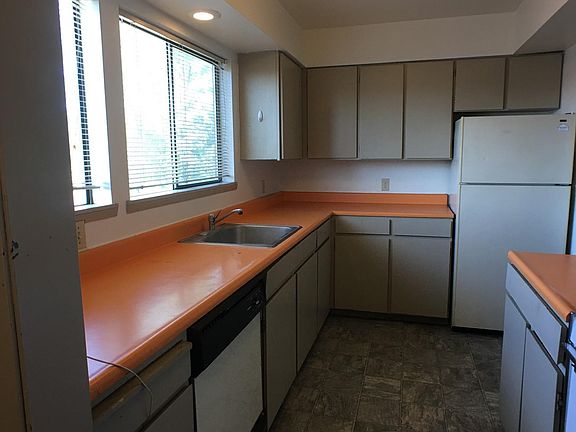 4th image of 545 NE Kamiaken St APT 14