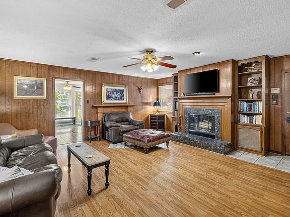 3rd image of 6 Beaconsfield Ct