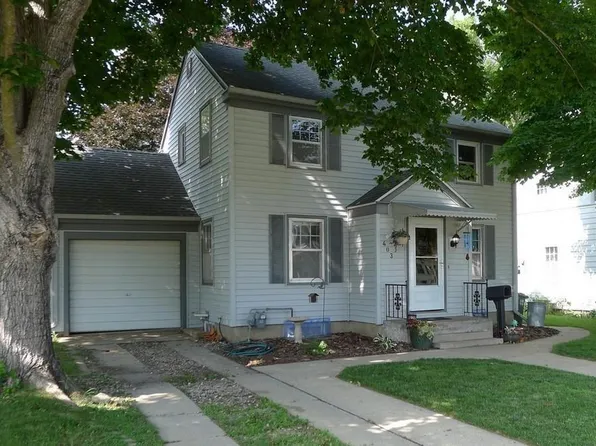 403 2nd Ave, Charles City, IA 50616