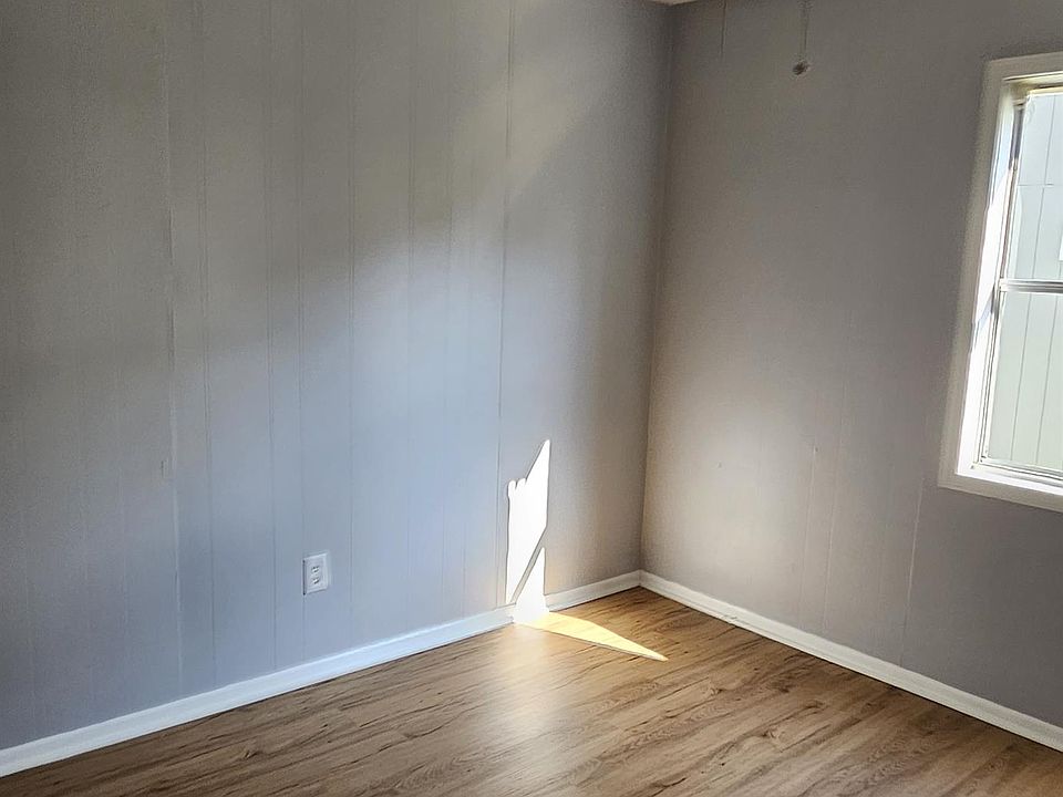 2nd image of 212 N Dogwood Dr