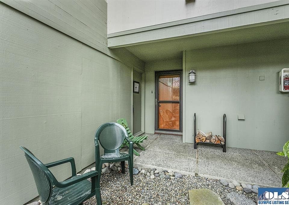 2nd image of 60 Admiralty Ln Unit 328