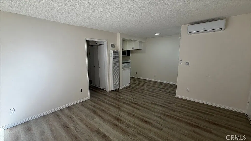 2 bed, 700 sqft, $2,500 — Photo 1