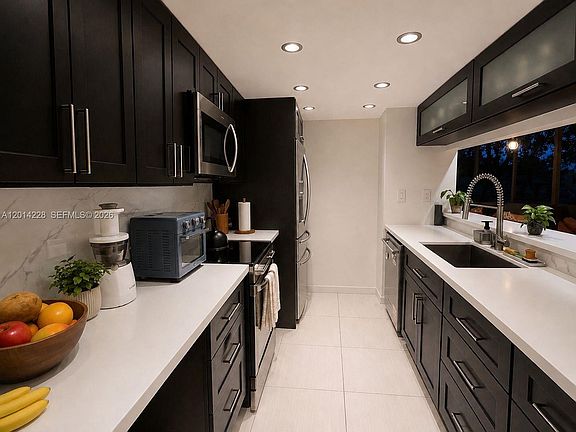 4th image of 21075 NE 34th Ave APT 303-2