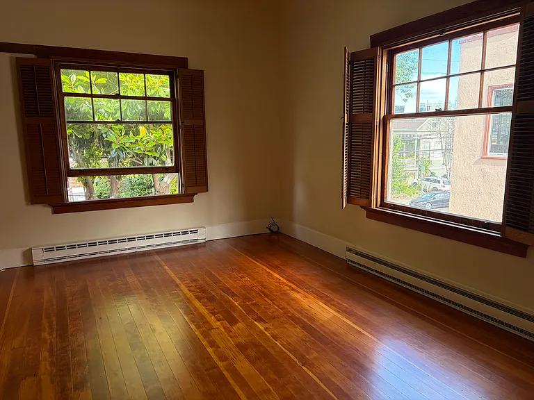 2323 Grant St — Photo 3