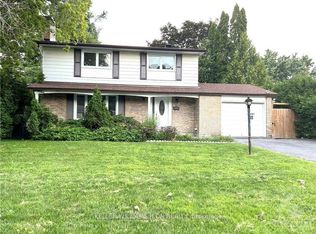 19 Canfield Rd, Ottawa, ON K2H 5S7