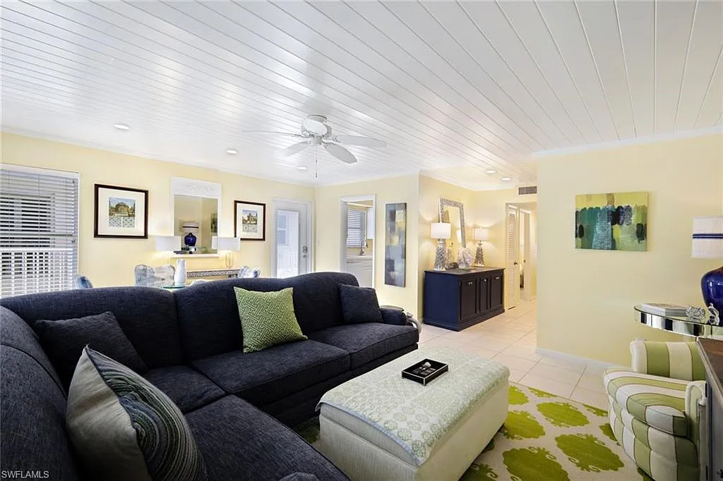 2 bed, 2.0 bath, 1058 sqft, $8,000 — Photo 2
