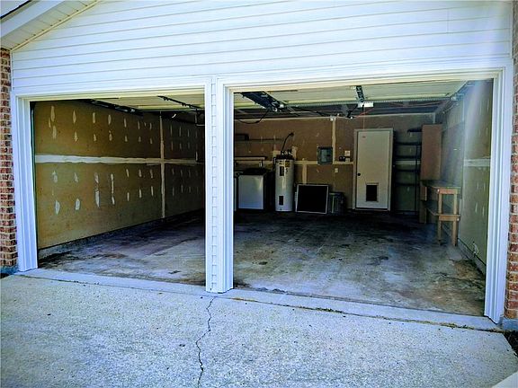 2nd image of 104 Sumner St