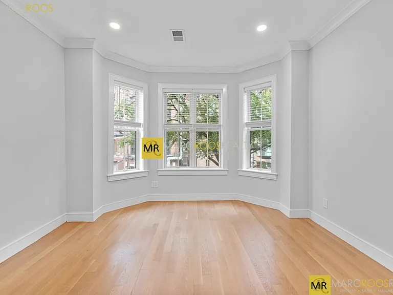 531 Newbury St — Photo 9