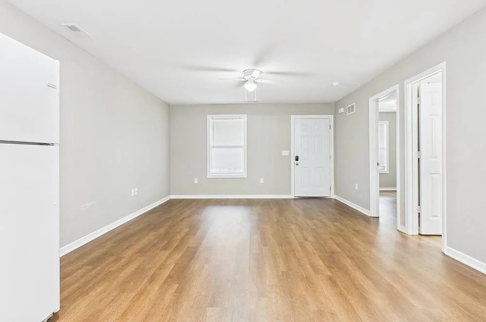 3 bed, 1080 sqft, $1,400 — Photo 4