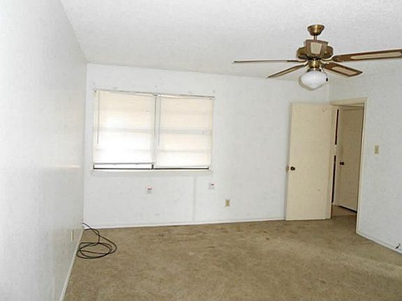 3rd image of 2405 Woodmont Trl