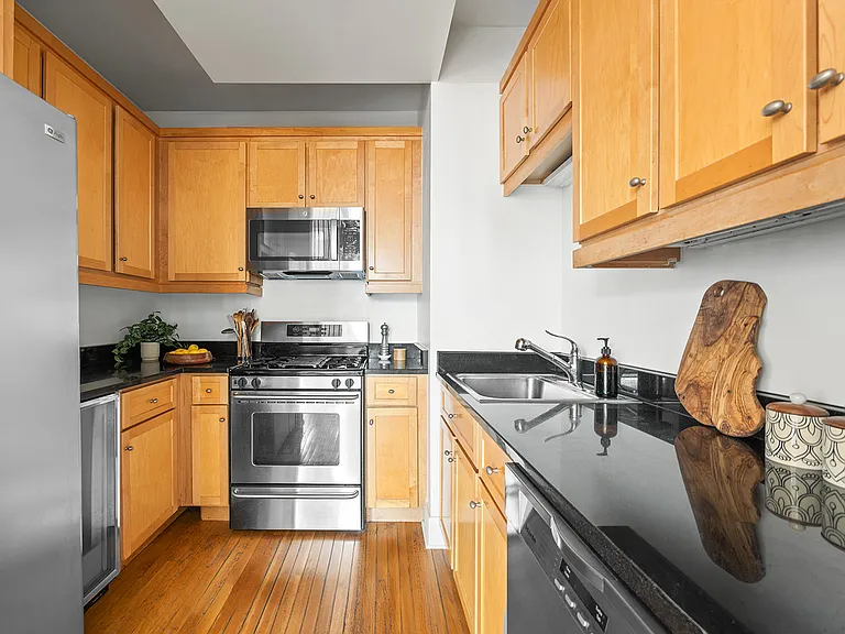 53 N Moore St #PHC — Photo 5