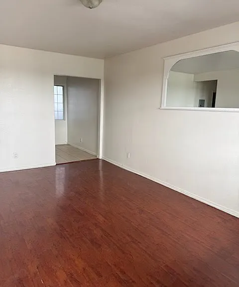 934 W 84th St #9 — Photo 1