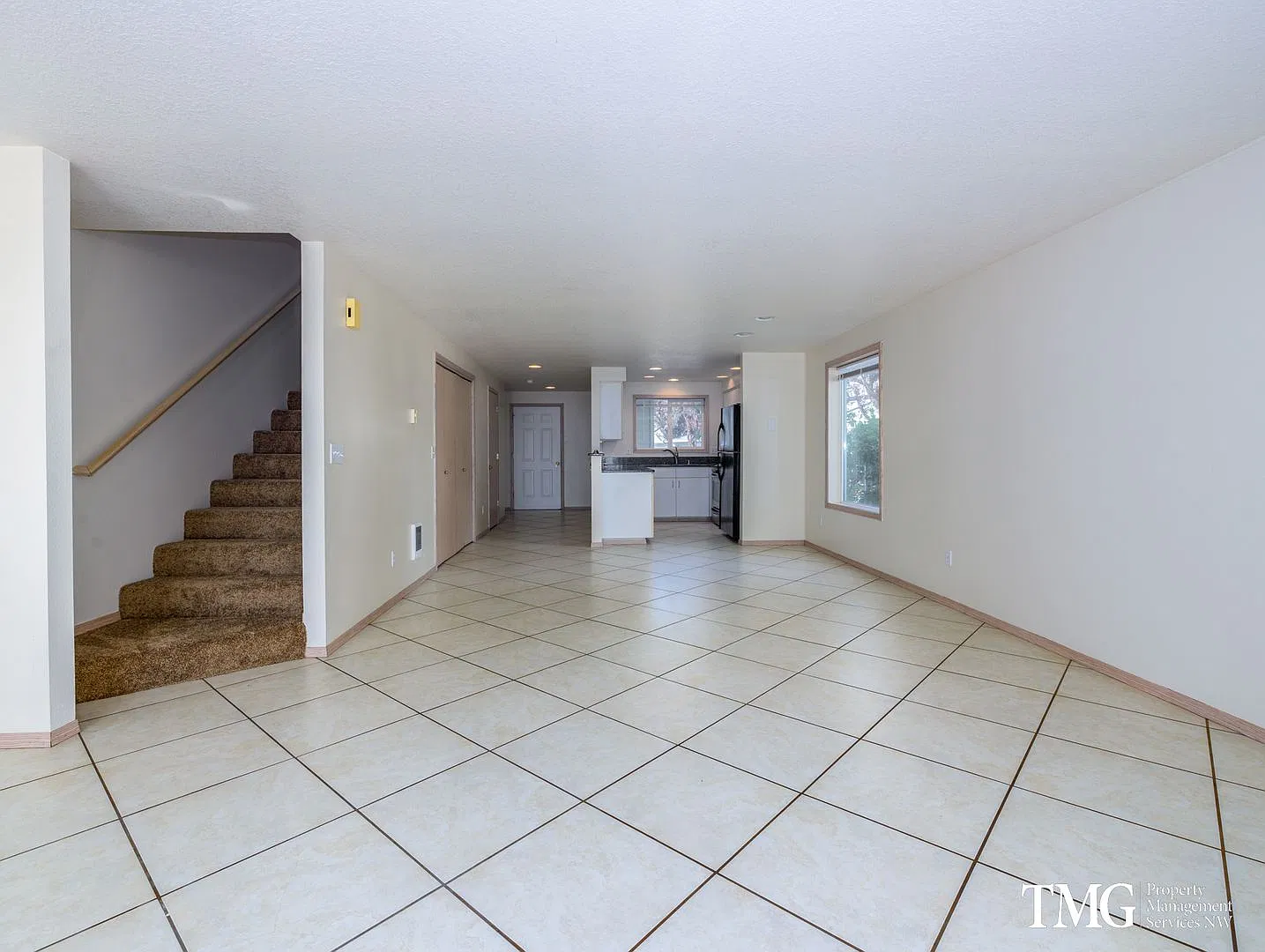 Roomy 2 Bedroom Townhome in Quaint Community! — Photo 2