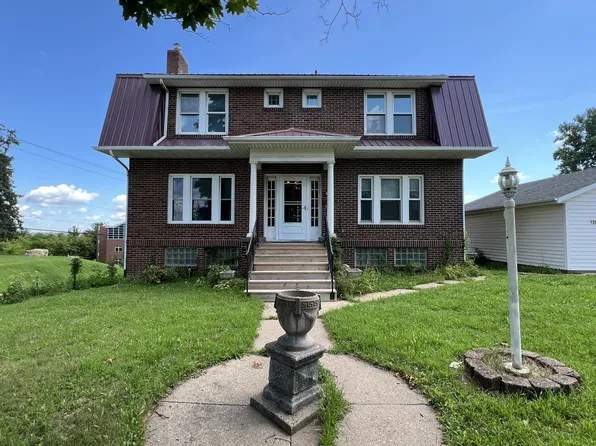 1398 Alta Vista St, Dubuque, IA 52001