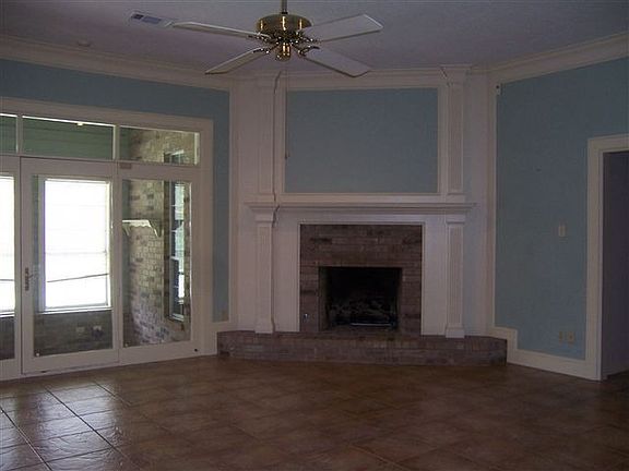 4th image of 6150 Sheridan Oaks Dr