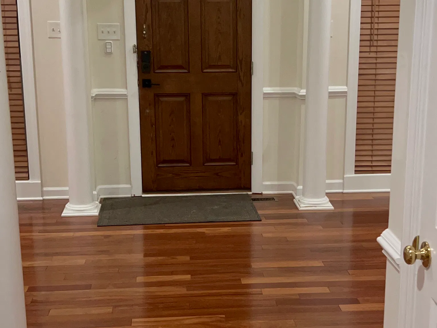 4 bed, 3.5 bath, 3708 sqft, $4,500 — Photo 1
