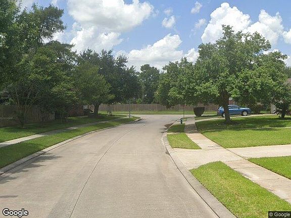 Exterior Neighborhood (street photo)