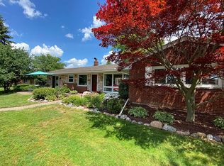 24195 W River Rd, Grosse Ile, MI 48138