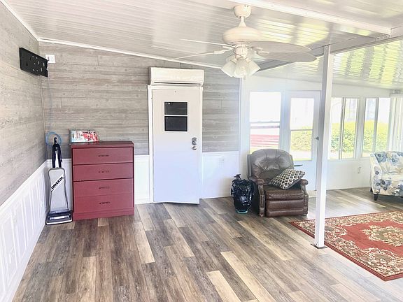 5th image of 1021 Lakeshore Dr
