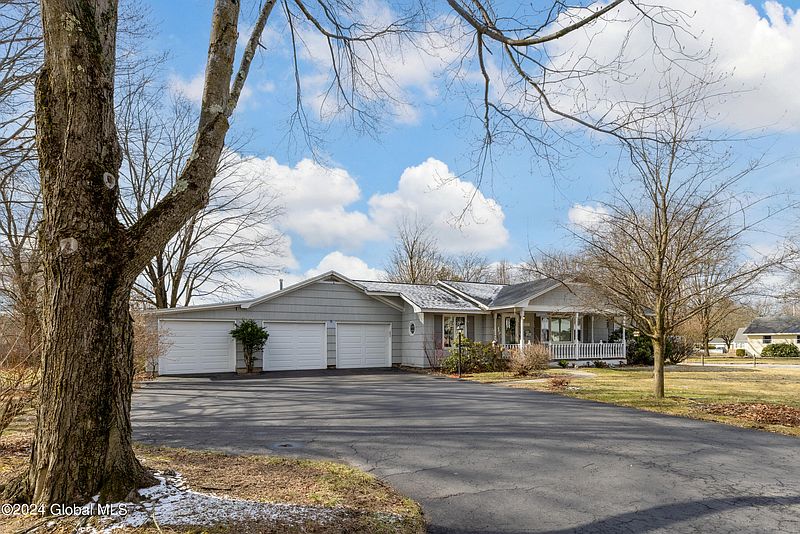 2nd image of 14 Meadow Road