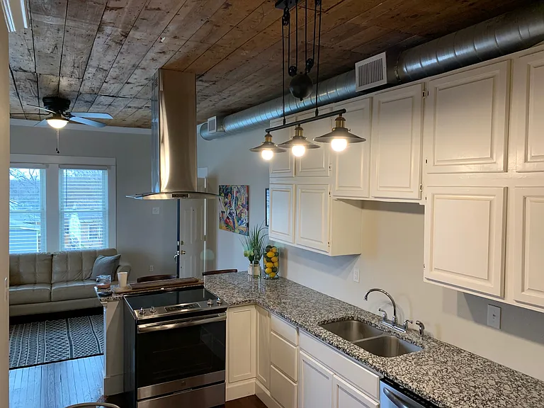 1026 W Gramercy Pl #4 — Photo 8