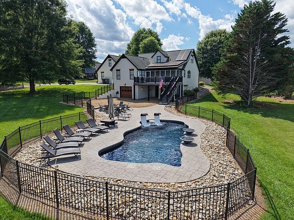 5th image of 4818 Fowler Dr