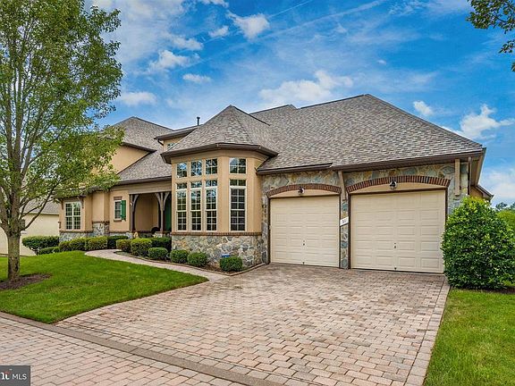 2 car garage with cobbled stone driveway