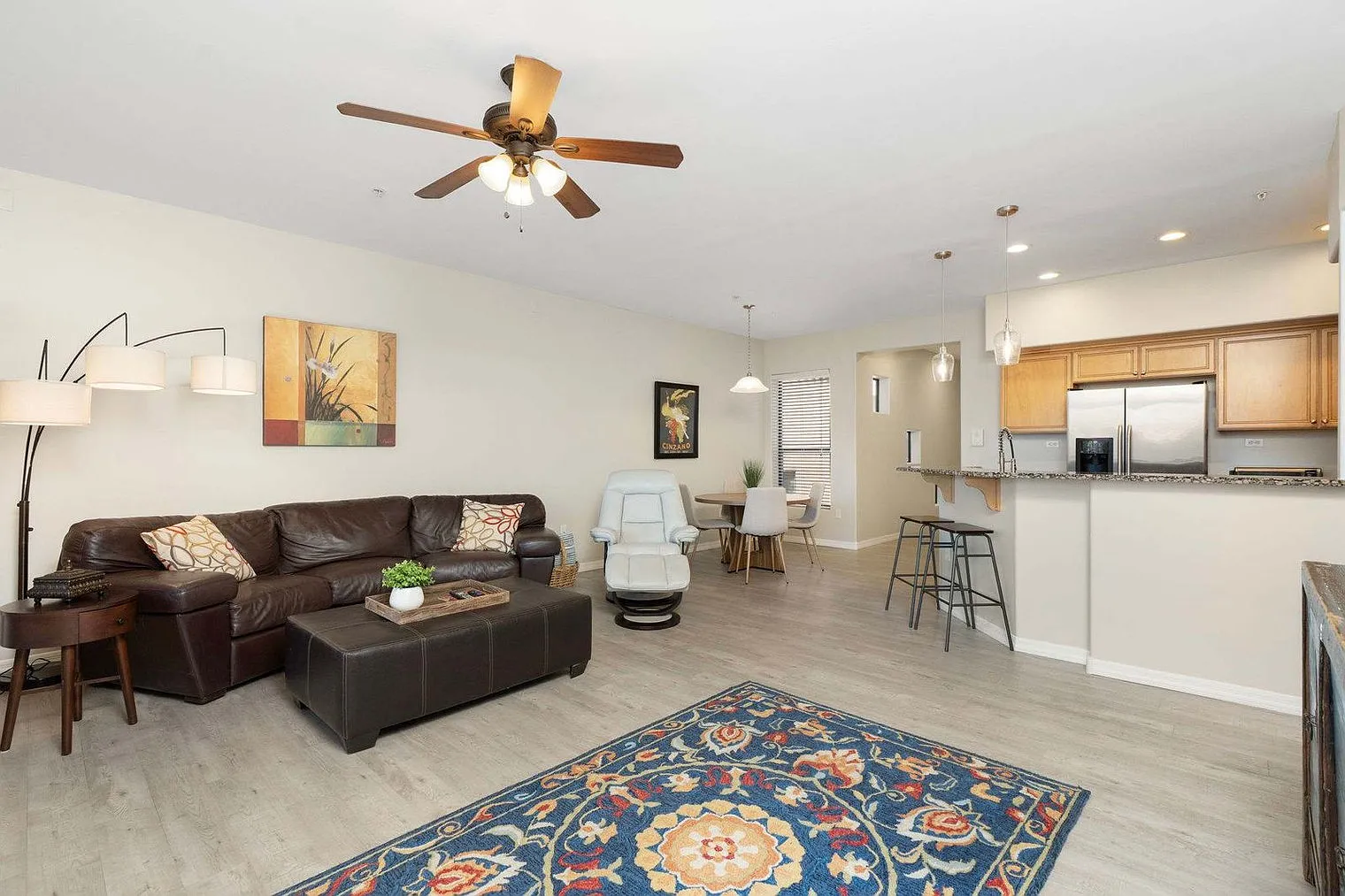 2 bed, 2.0 bath, 1237 sqft, $2,748 — Photo 4
