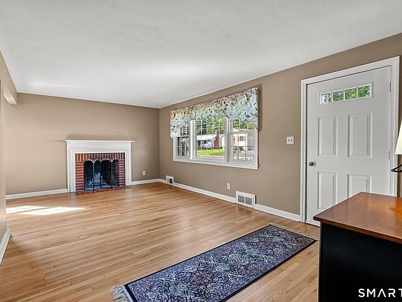 4th image of 110 Randal Avenue