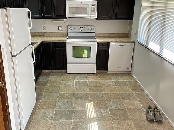3rd image of 1220 W Avon Ln