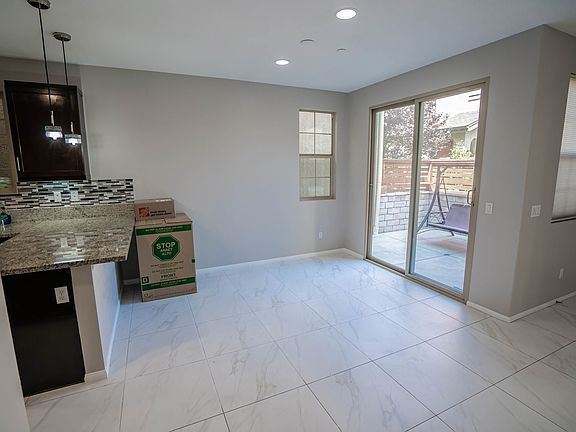 3rd image of 10964 Kittridge St