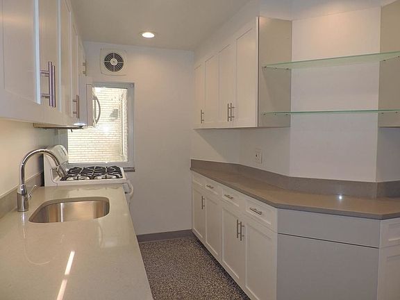 4th image of 40 Central Park S #16A