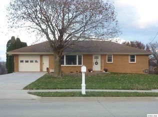 3186 Hales Mill Rd, Dubuque, IA 52002