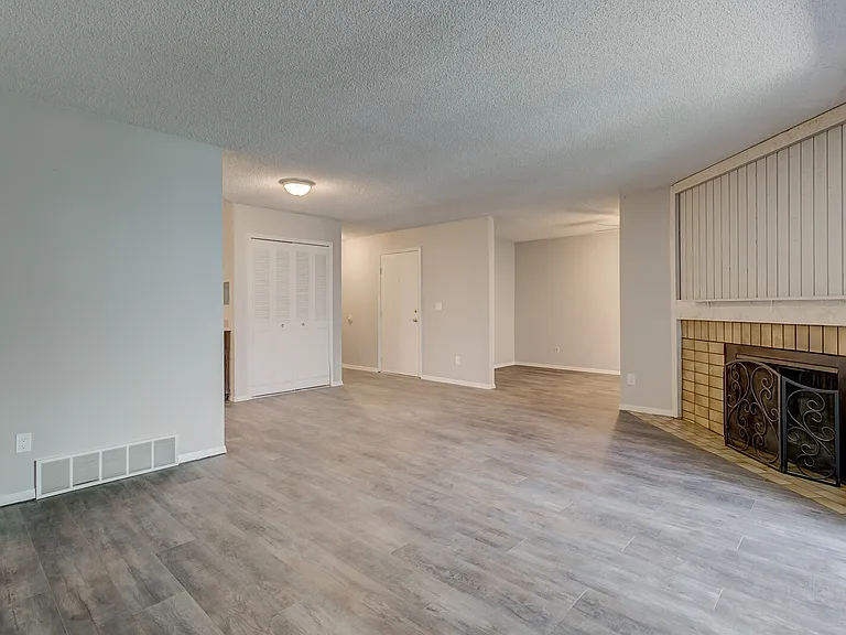1140 Holli Springs Ln #D — Photo 4