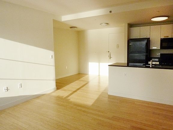 4th image of 15 Dunham Pl APT 12J