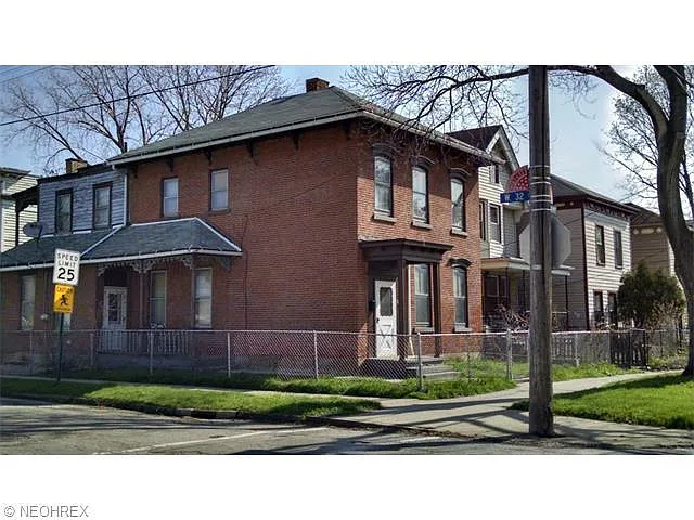3144 Woodbine Ave photo 1
