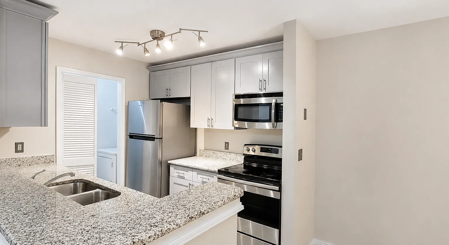 2 bed, 943 sqft, $1,700 — Photo 1