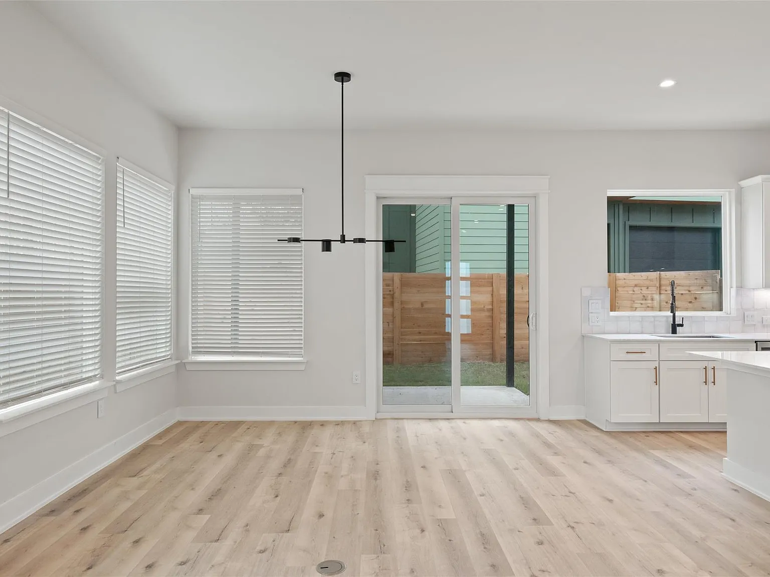 4 bed, 3.0 bath, 2300 sqft, $3,750 — Photo 2