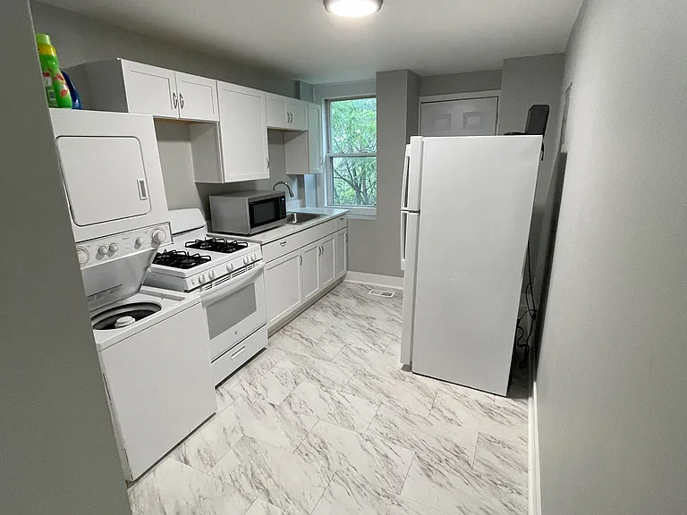 2202 Bryant Ave #3 — Photo 8