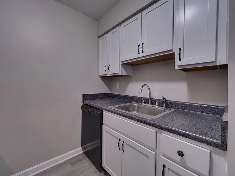 Highland Club Apartments — Photo 13