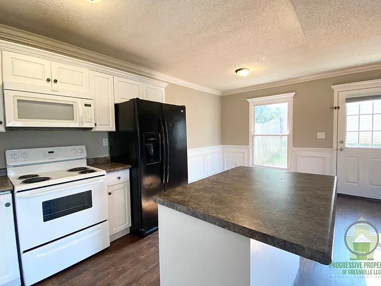 105 Osmond Dr — Photo 5