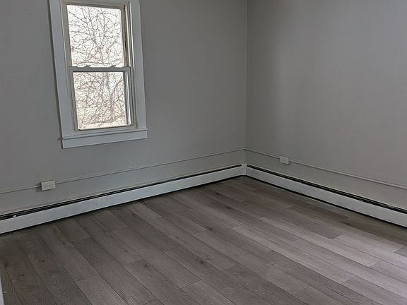 5th image of 921-923 Lonergan Pl