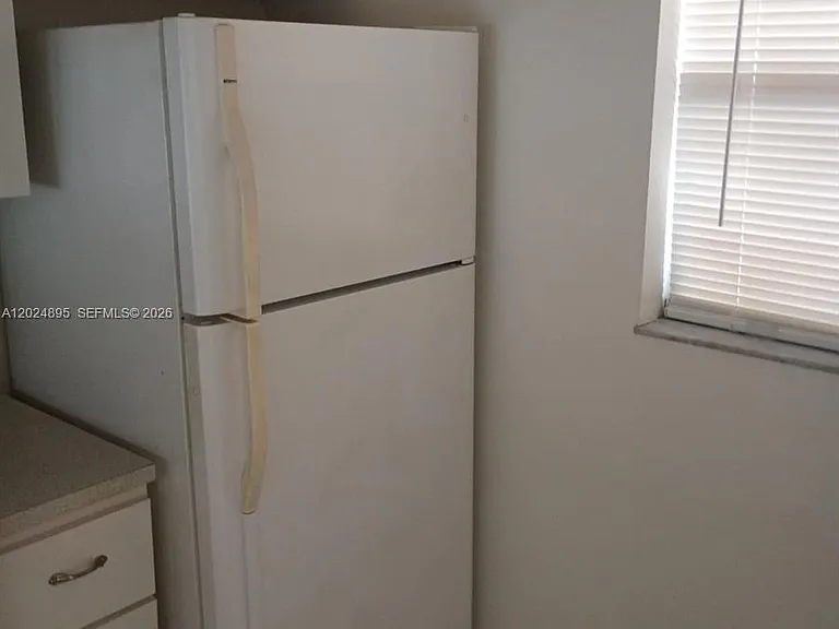 N Sherman Cir — Photo 3