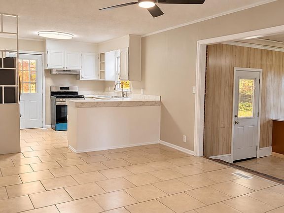 5th image of 406 Mapleton Dr