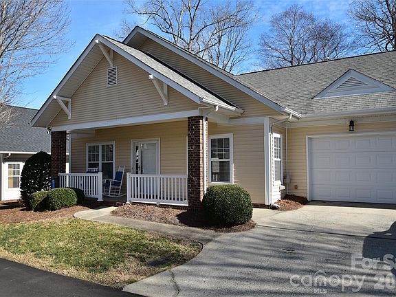 5th image of 2331 Granville Pl