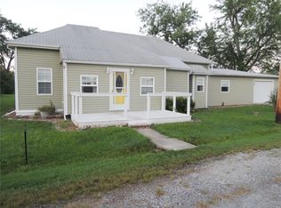 209 E Taylor St, Sorento, IL