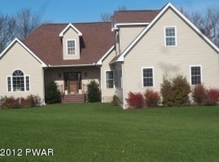 35 Williams Valley Dr, Honesdale, PA 18431