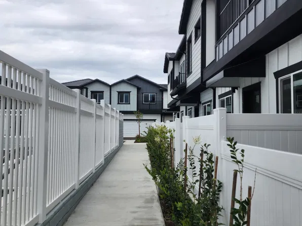 Sierra Ridge Townhomes