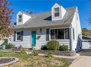 2001 52nd St, Des Moines, IA 50310