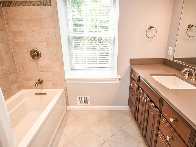 1211 Vinita Ln — Photo 46